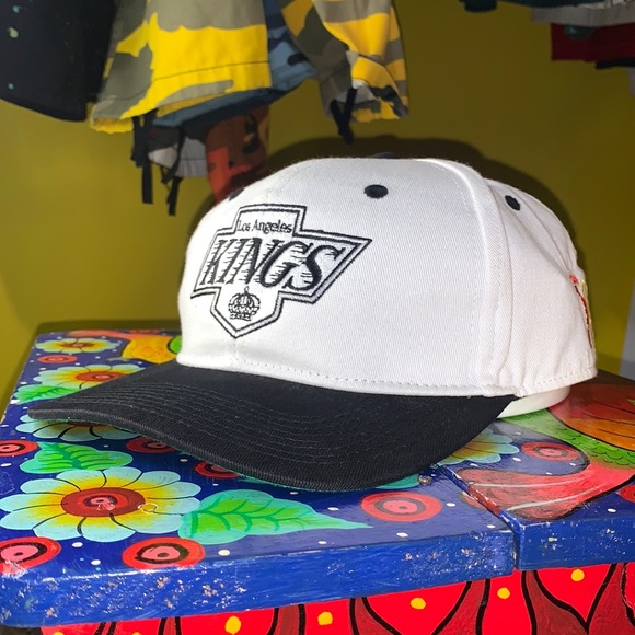 Vintage Sport Specialties Los Angeles Kings SnapB